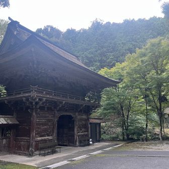 ただいま〜。
やばい時間。
次からは気をつけよう。

久しぶりのザックの荷物の重みと
山頂ご飯は最高でした。食べすぎてのんびりし過ぎたけど。
スタート8時予定だったんだけど
家出たの8時って言うね。反省。
しかし
こうやってまた計画をたてて、登山出来た達成感はやっぱり心地よいです。
皆さんの暖かい励ましのおかげであります。
感謝、感謝です。

次は余呉１やってみたいなぁ。
滋賀の余呉湖一周縦走出来るみたい。
余呉湖には熊いるかな？←これ大事。

あと、天王山から誕生山の縦走はなかなかでわたし用のリハビリ向きではありませんでしたハード過ぎました。が、
トレーニングにはもってこいです、ピストンしかり、周回も。久しぶりに筋肉痛。
足は少し腫れてるけど
大丈夫な感じ。

あんな誰もいない山初めて、いったいみんな何処行ったの？
アルプスかな？
あたいも行きたいけど、少しトレーニングしてからかな。
雪が待ち遠しいなあ。
秋飛びこしてるやん　　笑

最後まで読んでいただきありがとうございました。
