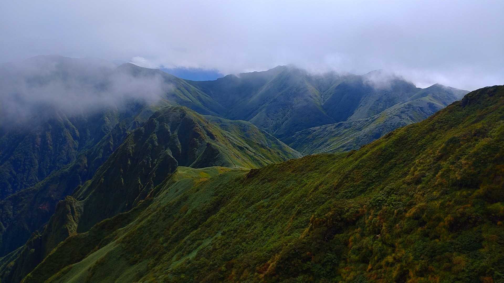下山し始めたら稜線が
(/ω・＼)ﾁﾗｯ