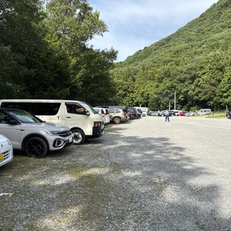 駐車場には4名で交通整理