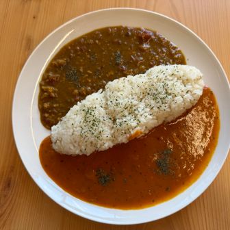 シェール・ミエールでカレーランチ。あったかいご飯沁みる。
