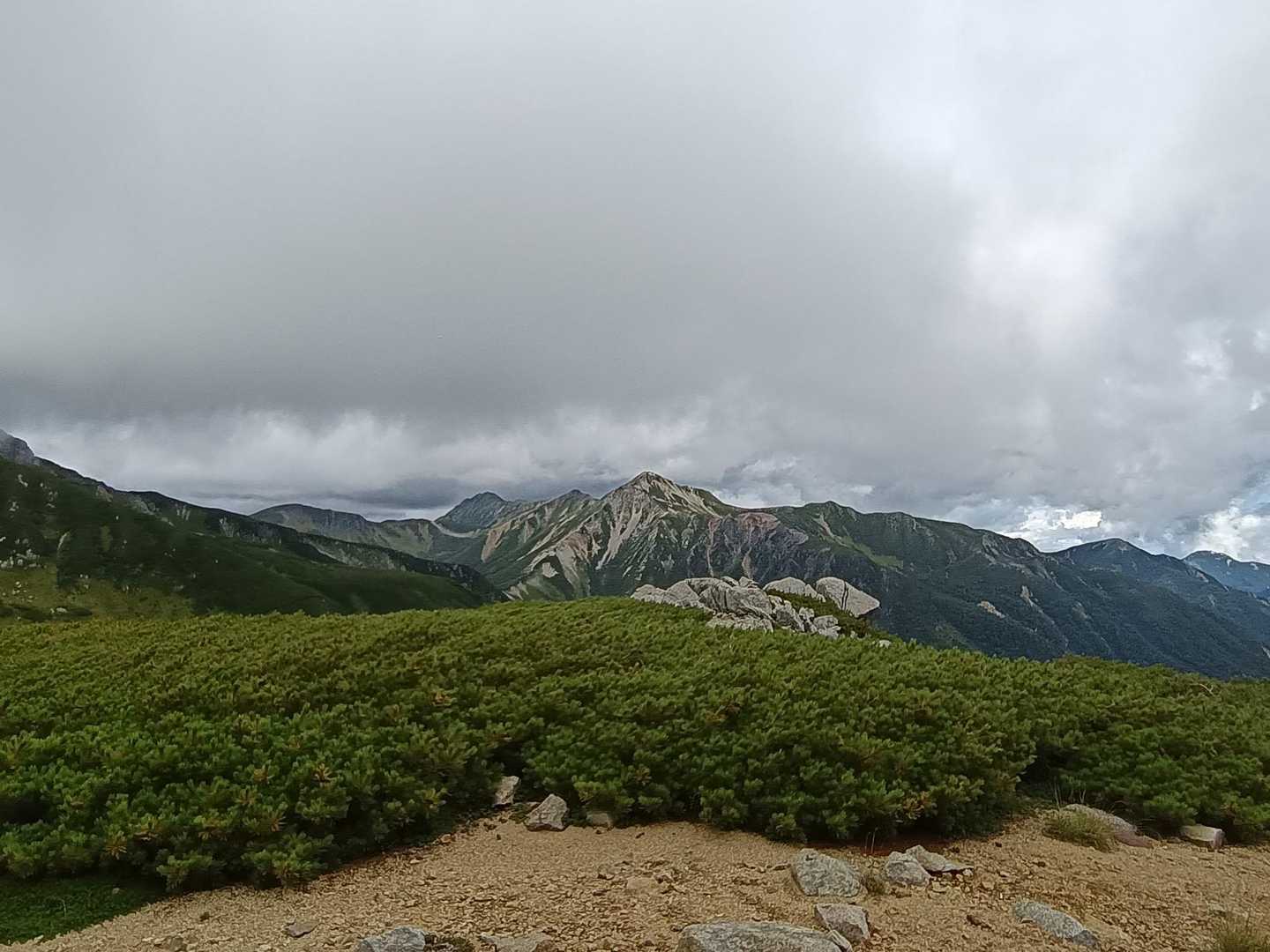 鷲羽岳があんな遠くに