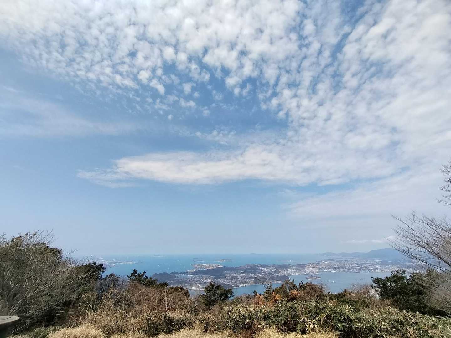 戸ノ上山山頂より
良い空、良い眺め😄