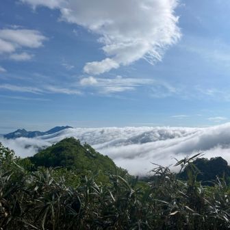 遠くは滝雲☁️になってました✨✨
中央左は芦別岳✨