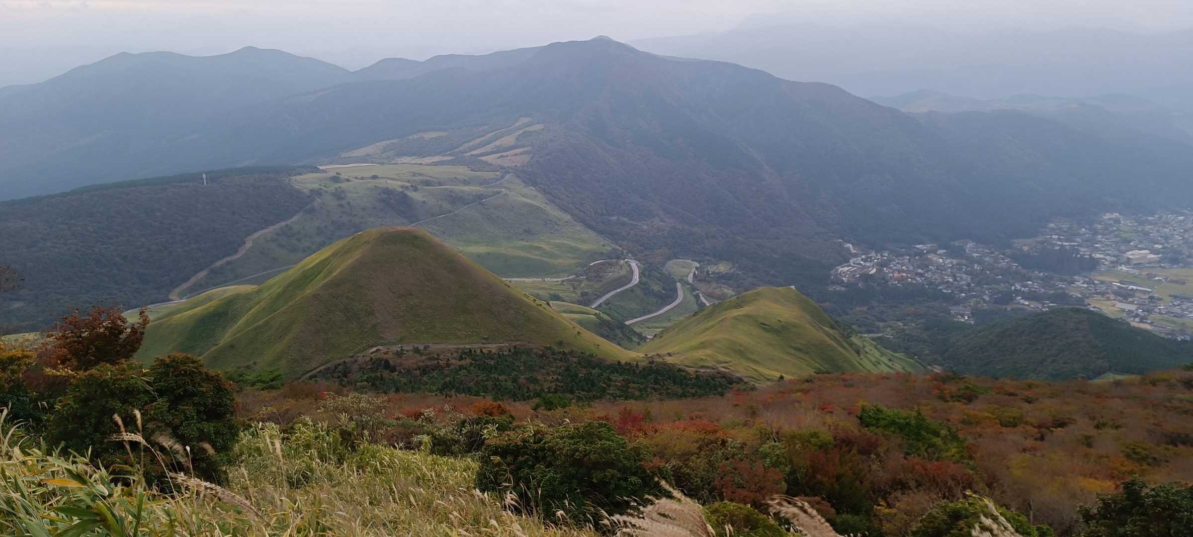 正面登山口コース | 爆裂火口の絶景を目指して。眺めるも美しい豊後富士の写真