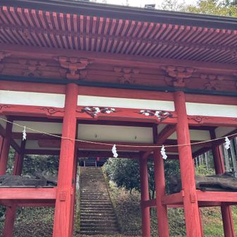 登り始める前に神社を発見！