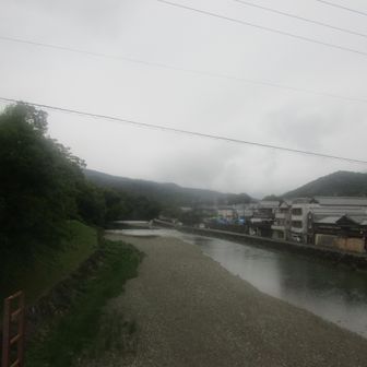五十鈴川を渡り、内宮方面へ