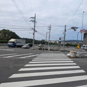 ここから車道歩きで桑原ふれあい運動広場まで。