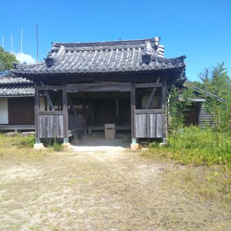 華厳寺本堂。
無人で荒れてます👻