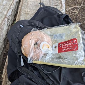 朝ごはん。ファミマ菓子パン最強はチュロッキーでしたがコレが塗り替える。優勝です(ﾟдﾟ)ｳﾏｰ