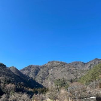 駐車場からの王岳と歩いた稜線