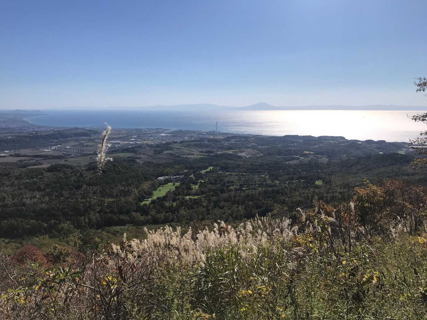 噴火湾と遠くに駒ヶ岳