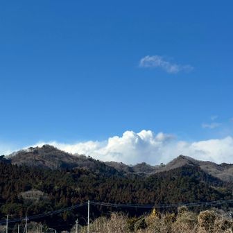 鍋足山が見える