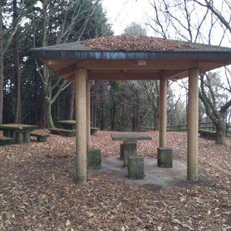 中蓮寺峰休憩所
凍えながらここでお昼🍙