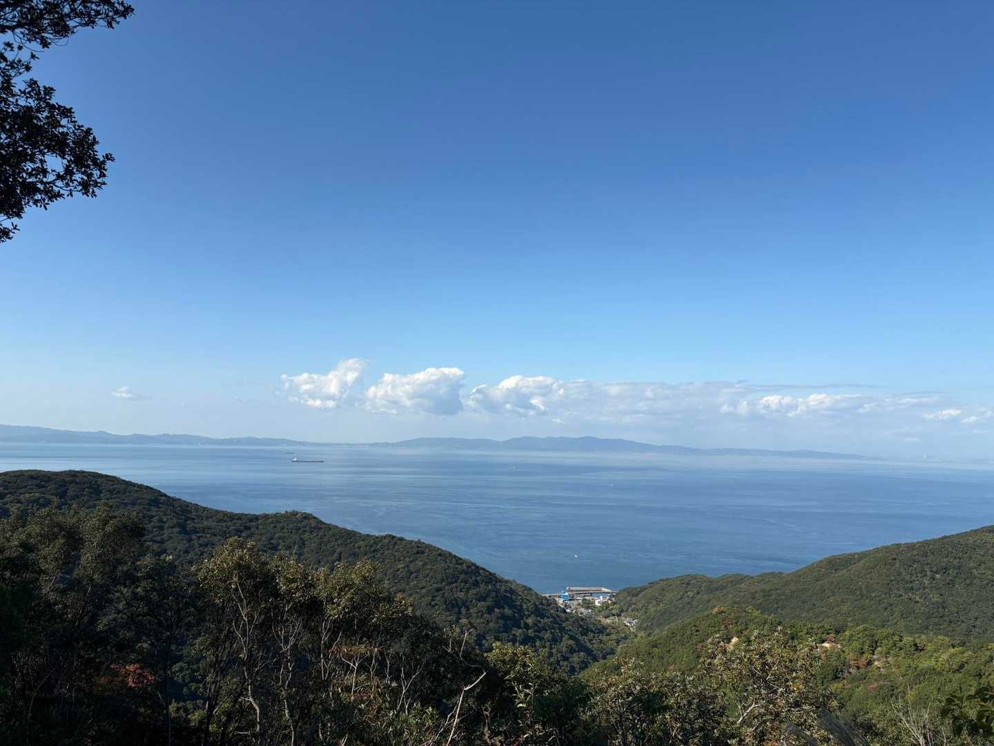 向こうに淡路島