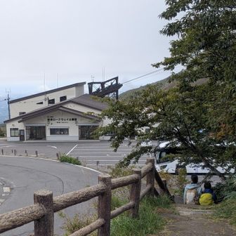 ロープウェイ駅まで戻ってきました
ここから那須塩原方面へのバスに乗るつもりだったけど、大丸温泉に寄ってみようということになり、さらに15分ほど歩くことにしました