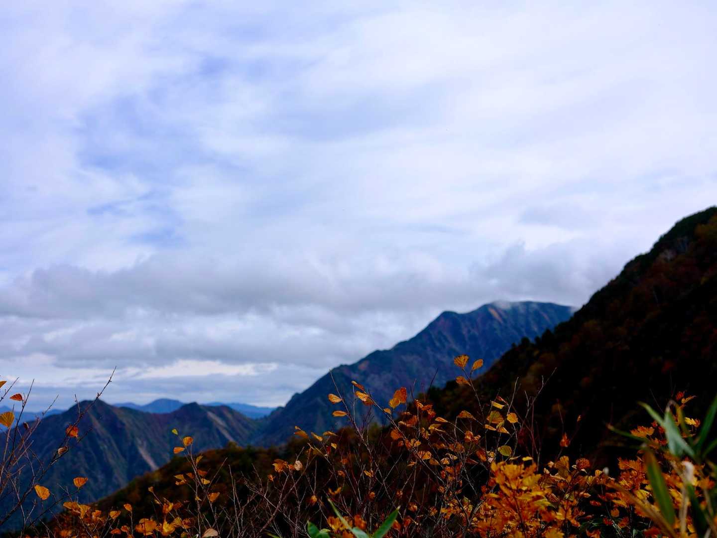 八海山（薬師岳） | ロープウェイから始まる修験の鎖場、越後三山の岩峰への写真