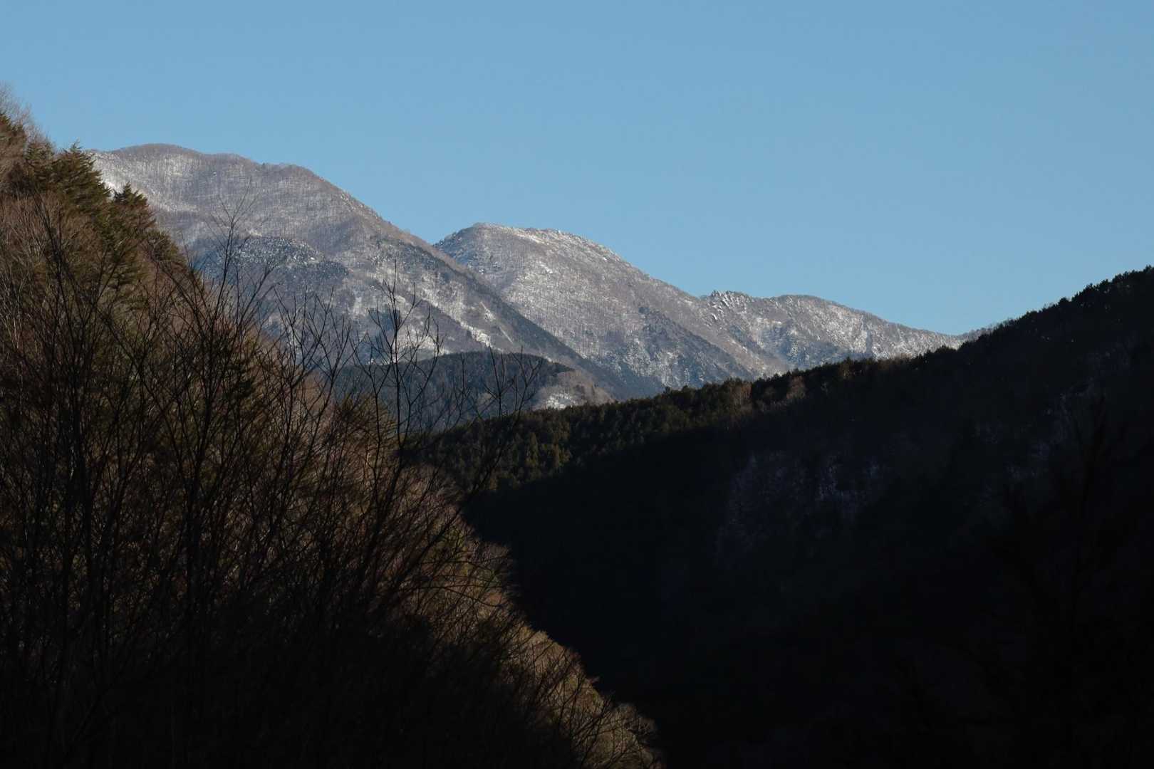 駐車場へ向かう途中、十枚山がチラ見え👀