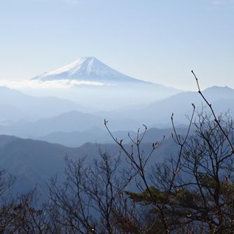 三頭山（西峰）からの富士山