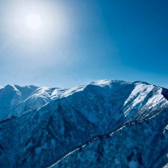 二居俣ノ頭に到着
平標と仙ノ倉山がすごい迫力です😍