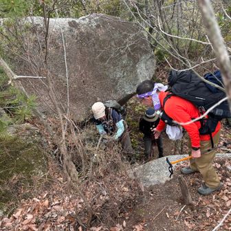 ロープを使って登る箇所もあり
とっても楽しい😀