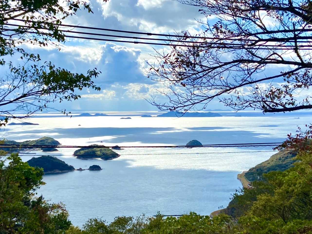 電線邪魔だけど、ここからの眺望👀
海がキラッキラ✨