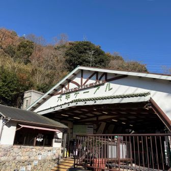 ここの近くのパーキングはではなく
帰りの目的地に近い所に停めて
30分程ロード登ってきました
登山口までさらにロードの急登