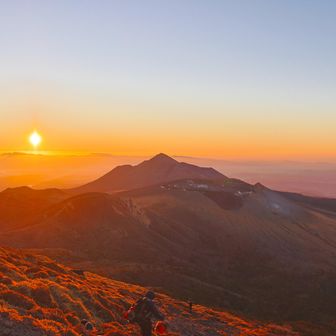 絵画、初夏の韓国岳から見た霧島の山、F10号、佐原聖春 初夏の韓国岳