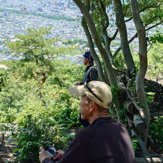 きっと母校のある城北を見ているふたり