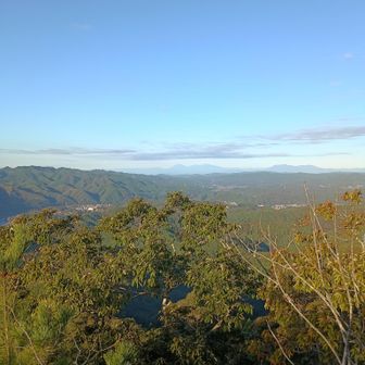 遠くに日光連山と高原山塊
