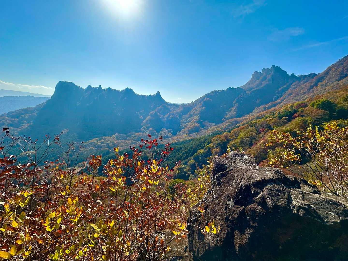 金鶏山と金洞山🍁
奇岩群の妙義山は見飽きない