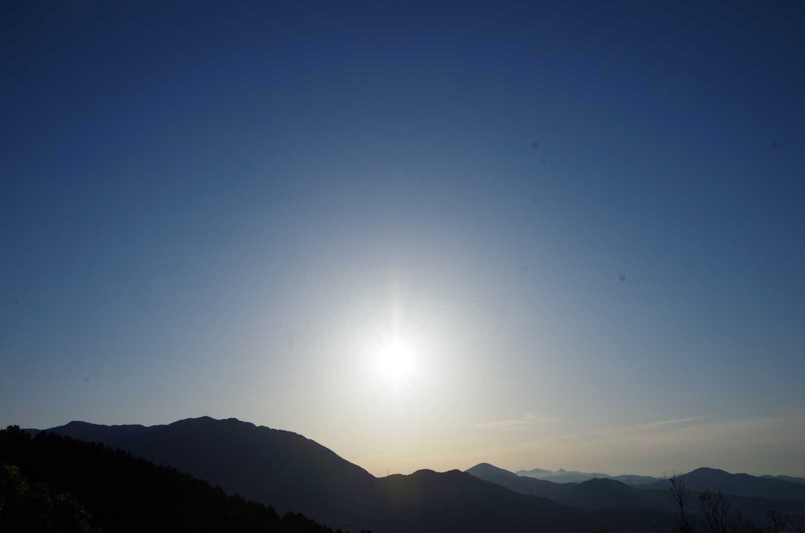 太陽はさらに高く