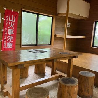 快適そうな室内。
室内同様にトイレも綺麗！
バイオトイレは室内に併設(トイレットペーパーの設置はなく、使用済みトイレットペーパーは持ち帰り)