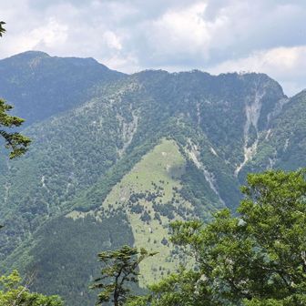 八経ヶ岳から五鈷峰