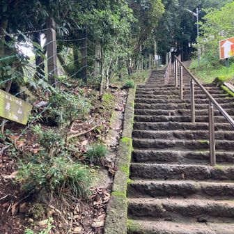 両崖山に向かいます