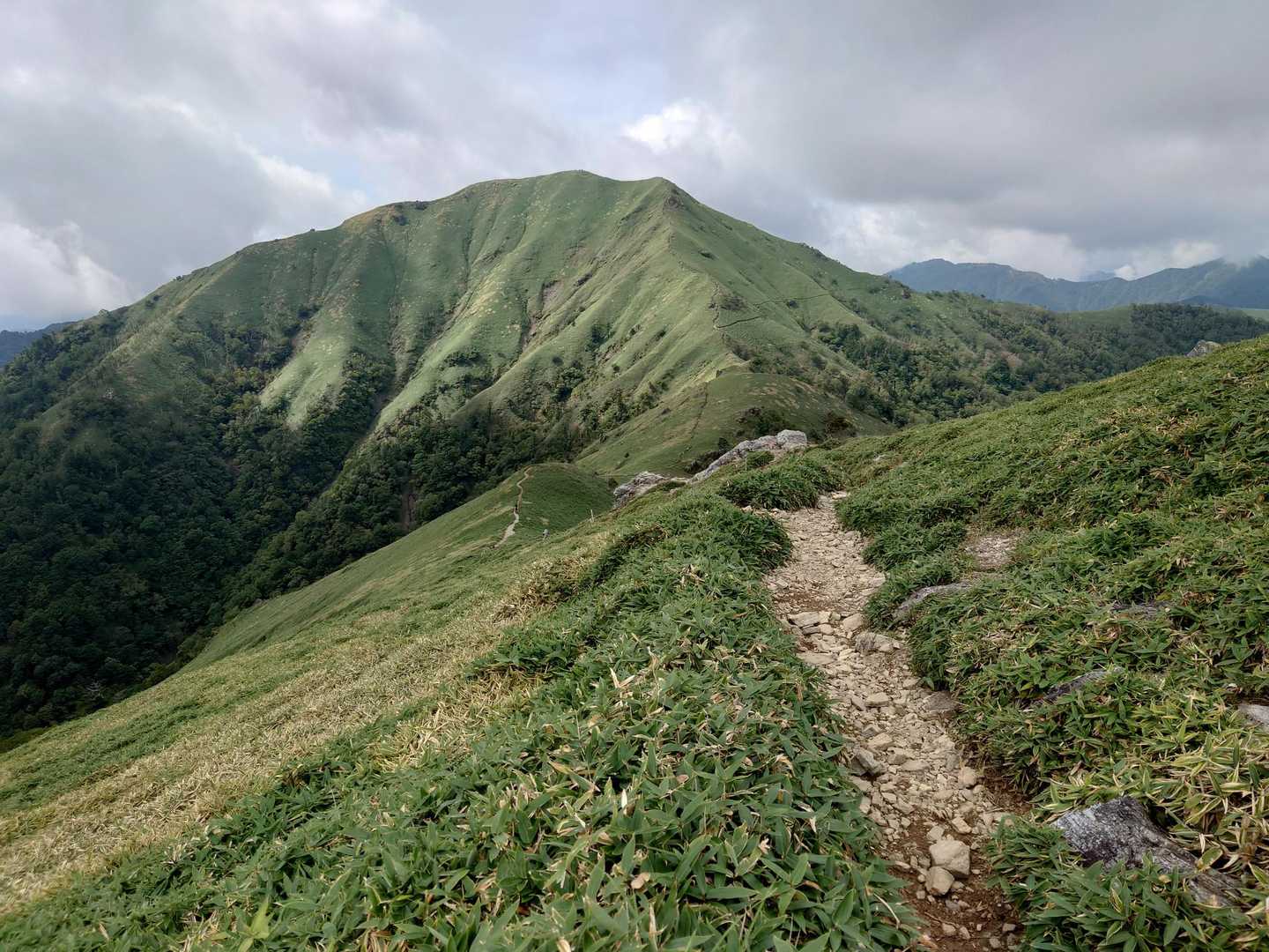 剣山王道コース | 四国の空に浮かぶ稜線美を歩くの写真