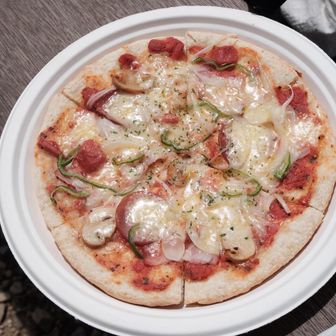 種池小屋名物、ピザ🍕¥1600