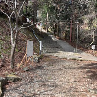 大山寺の階段。ここがかなりキツイ