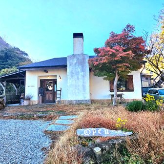 お次の立ち寄りスポットは香豆珈琲☕コーヒーはもちろん、奥様のケーキも絶品✨
