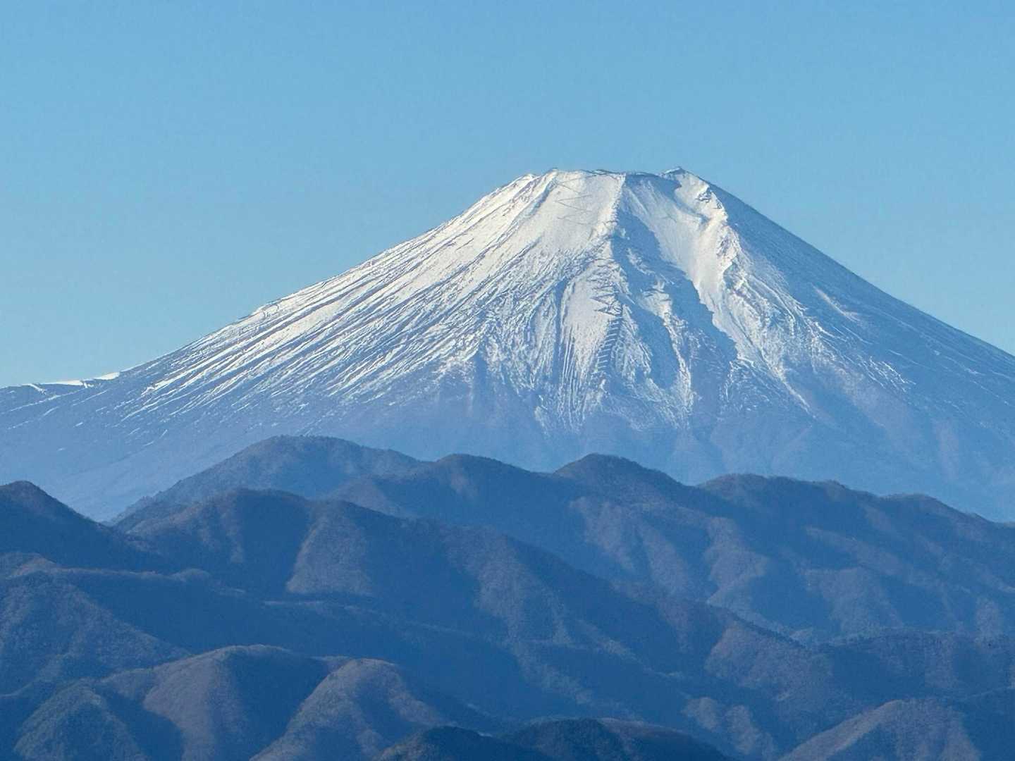 ズーム❗️
青空に映える富士山
やっぱ　サイコー😊
