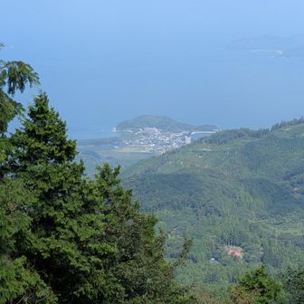女岳から玄海灘を望む