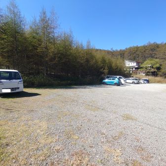 今朝は我が車１台でしたが８台あり（ほとんど三峰山方面の登山者か）