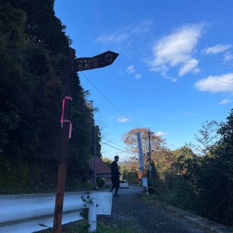 ここからは少し車道歩き、🚗注意