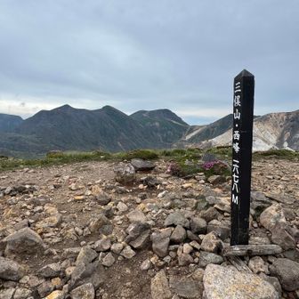 西峰山頂から、中岳、久住山方向