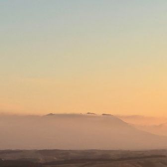 振り向くと九重連山にはガスがかかる