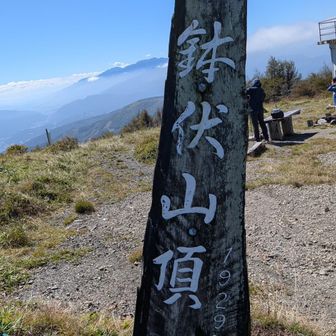 鉢伏山荘までは車で来れるので15分くらいで。八ヶ岳連峰始め 北、中央、南。アルプスと付く名前の山脈が360°全部見える。
カメラは切りがない🤣
