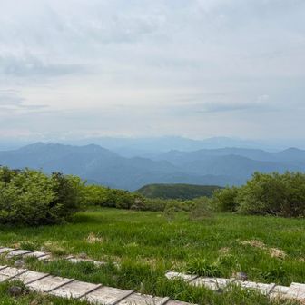 霞む越後三山