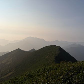 幌尻岳と戸蔦別岳