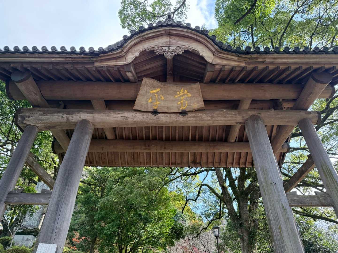 添田神社
立派な門前