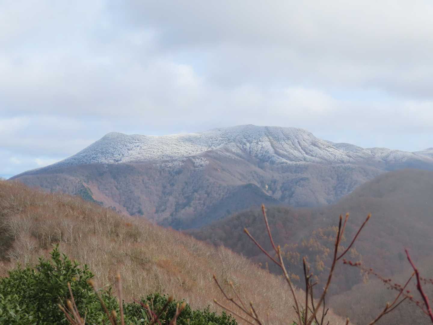 御所山は雪