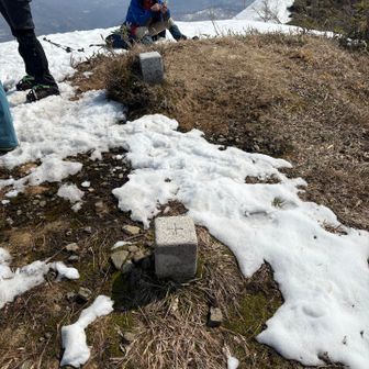 山頂三角点が二つ😅
どっちがどっち？